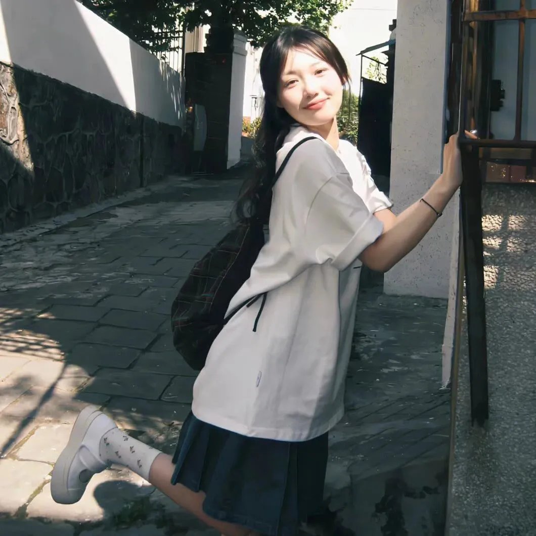 大室家亲爱的姐妹们 海报